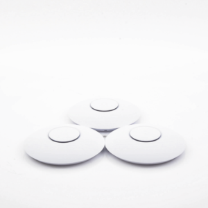Paquete de 3 Access Point UniFi 802.11ac Wave 2, MU-MIMO4X4 con antena Beamforming, hasta 1.7 Gbps, para interior PoE 802.3af, soporta 200 clientes, No incluyen PoE&acute;s